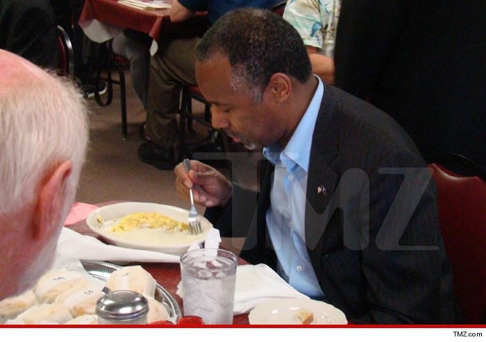 Ben Carson eating at Tommy's before his speech