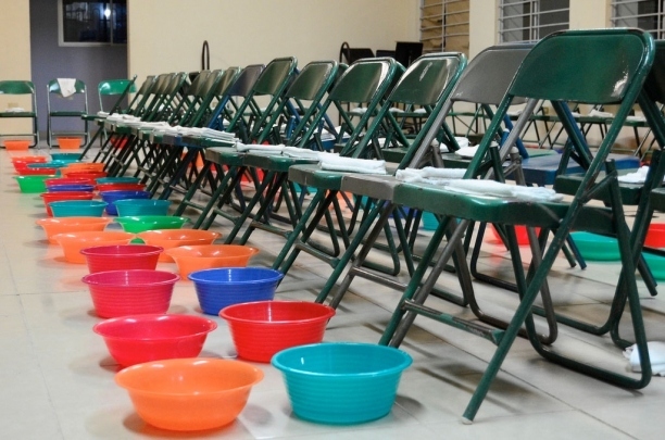 Tupperware pays tithe on Adventist foot-washing bowl contract